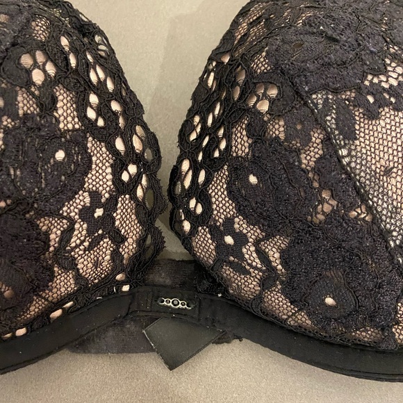 Victoria’s Secret Black Lace Push Up Bra - Picture 2 of 5